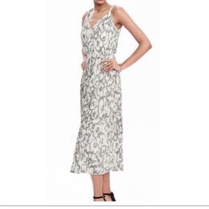 Banana Repulic Sketched Floral Pleated
Midi Dress with pockets